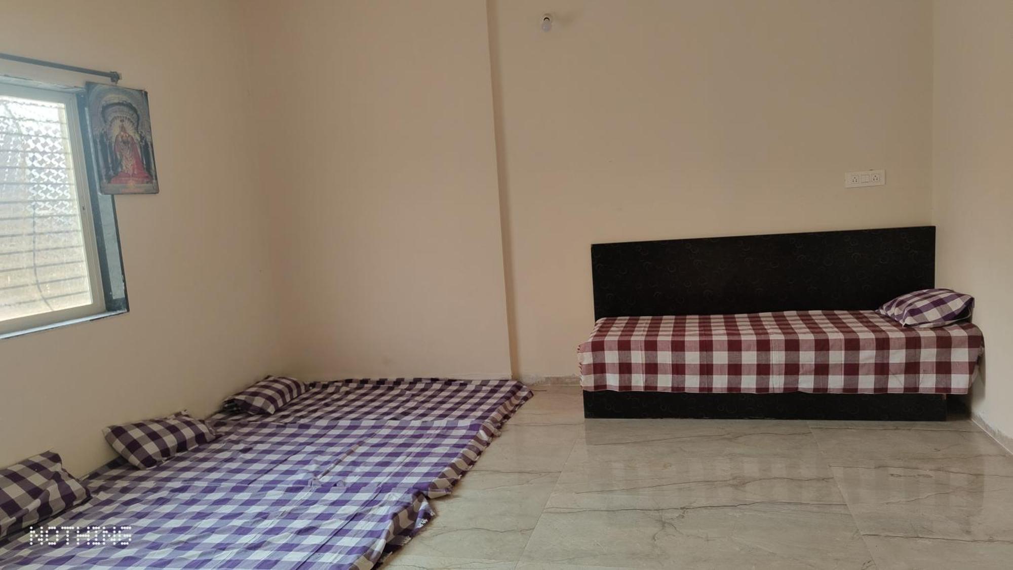 Aadishkti Bhakt Nivas Hotel Tuljapur Bilik gambar