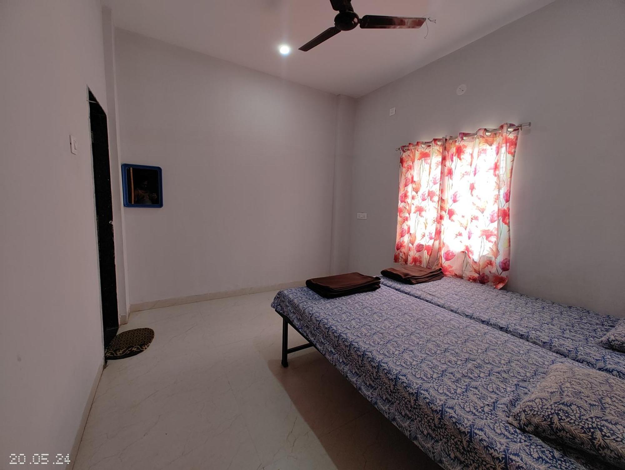 Aadishkti Bhakt Nivas Hotel Tuljapur Luaran gambar