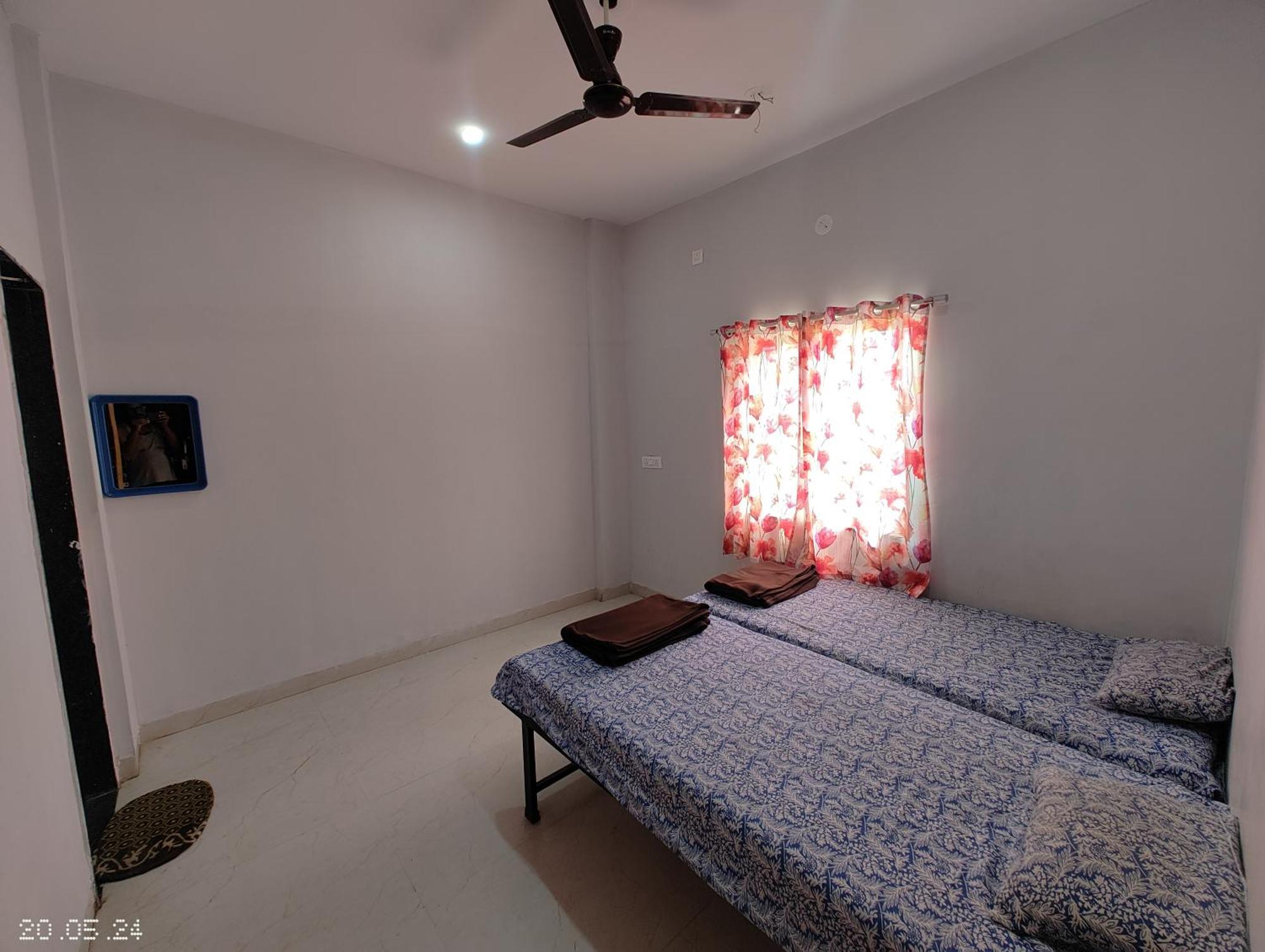 Aadishkti Bhakt Nivas Hotel Tuljapur Luaran gambar